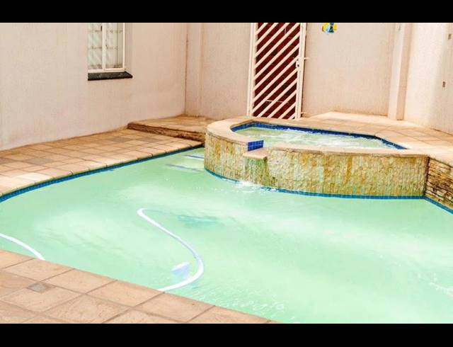 BUSINESS FOR SALE IN LENASIA EXT 1